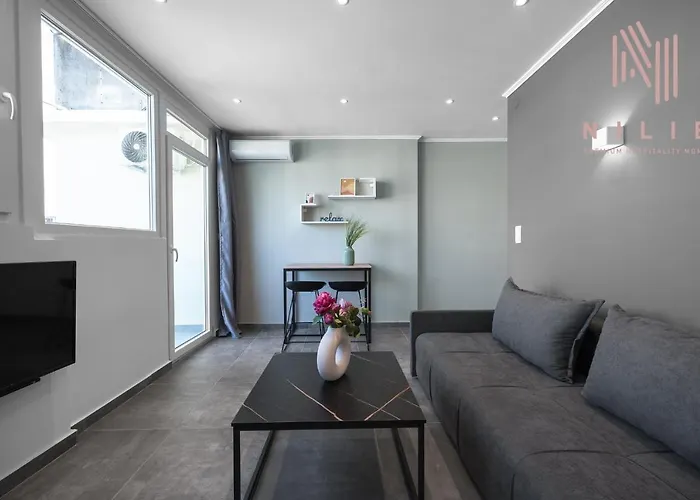 V1 Penthouse, Nilie Hospitality Mgmt דירה