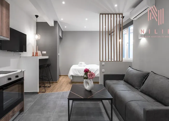 V1 Penthouse, Nilie Hospitality Mgmt דירה