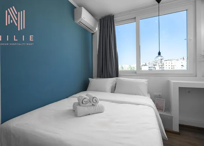 V1 Penthouse, Nilie Hospitality Mgmt דירה