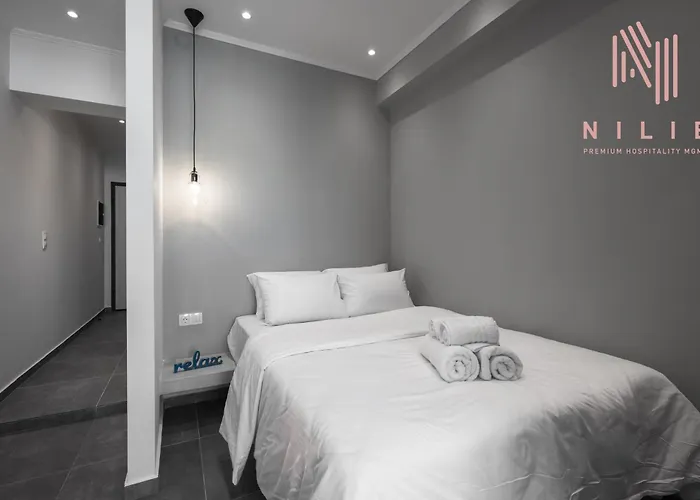V1 Penthouse, Nilie Hospitality Mgmt דירה