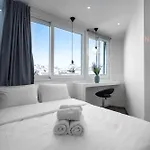 V1 Penthouse, Nilie Hospitality Mgmt アパート *
