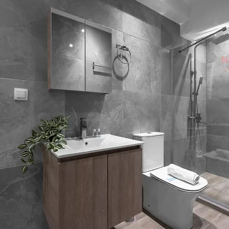 V1 Penthouse, Nilie Hospitality Mgmt Apartment